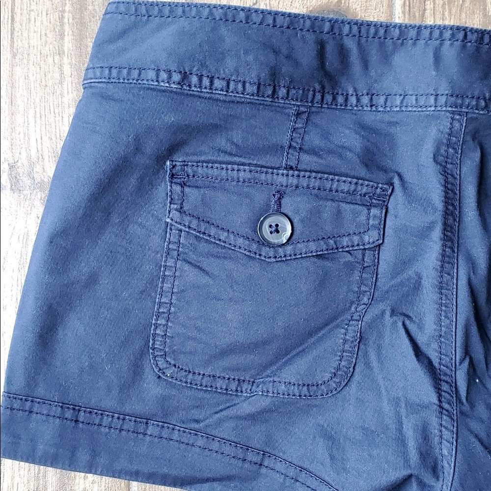 Express Shorts - Picture 4 of 8